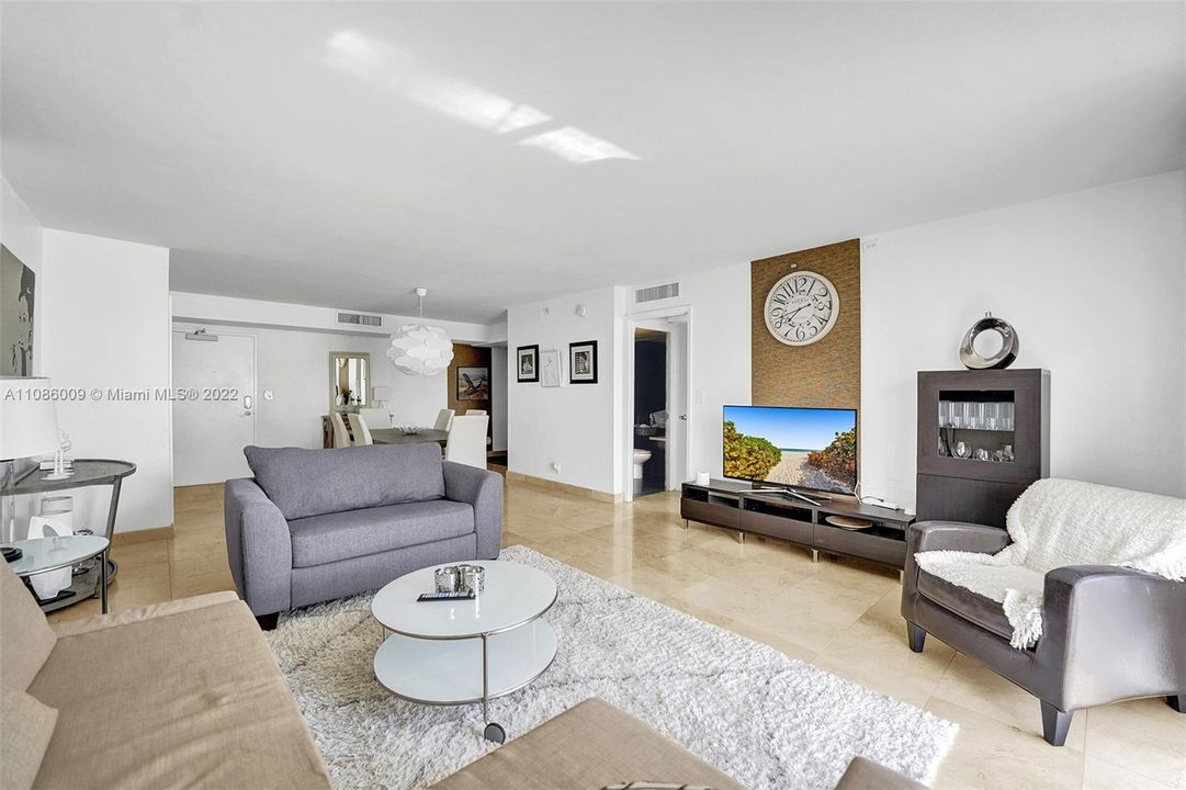 Recently Sold: $399,000 (1 beds, 1 baths, 905 Square Feet)