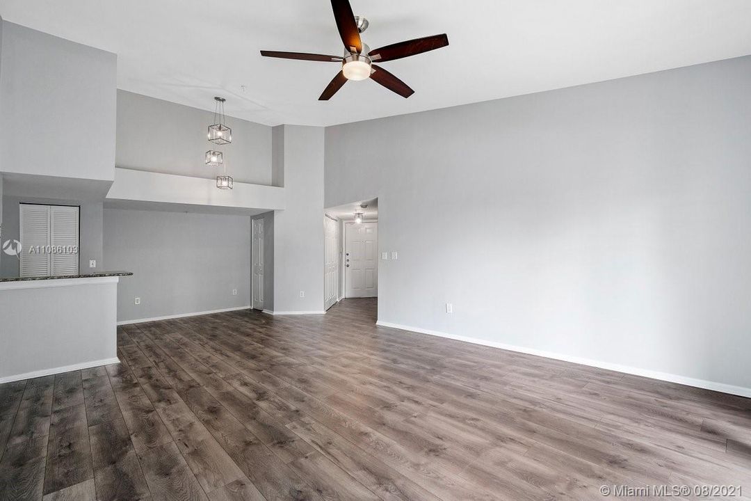 Recently Sold: $240,000 (4 beds, 2 baths, 1464 Square Feet)