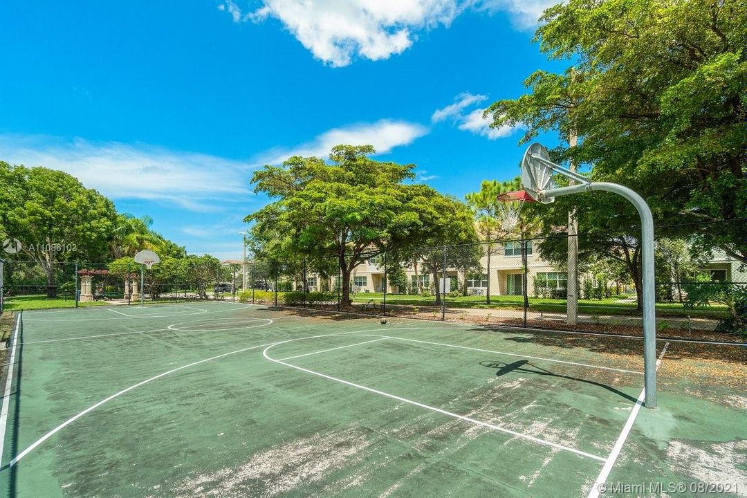 Recently Sold: $240,000 (4 beds, 2 baths, 1464 Square Feet)