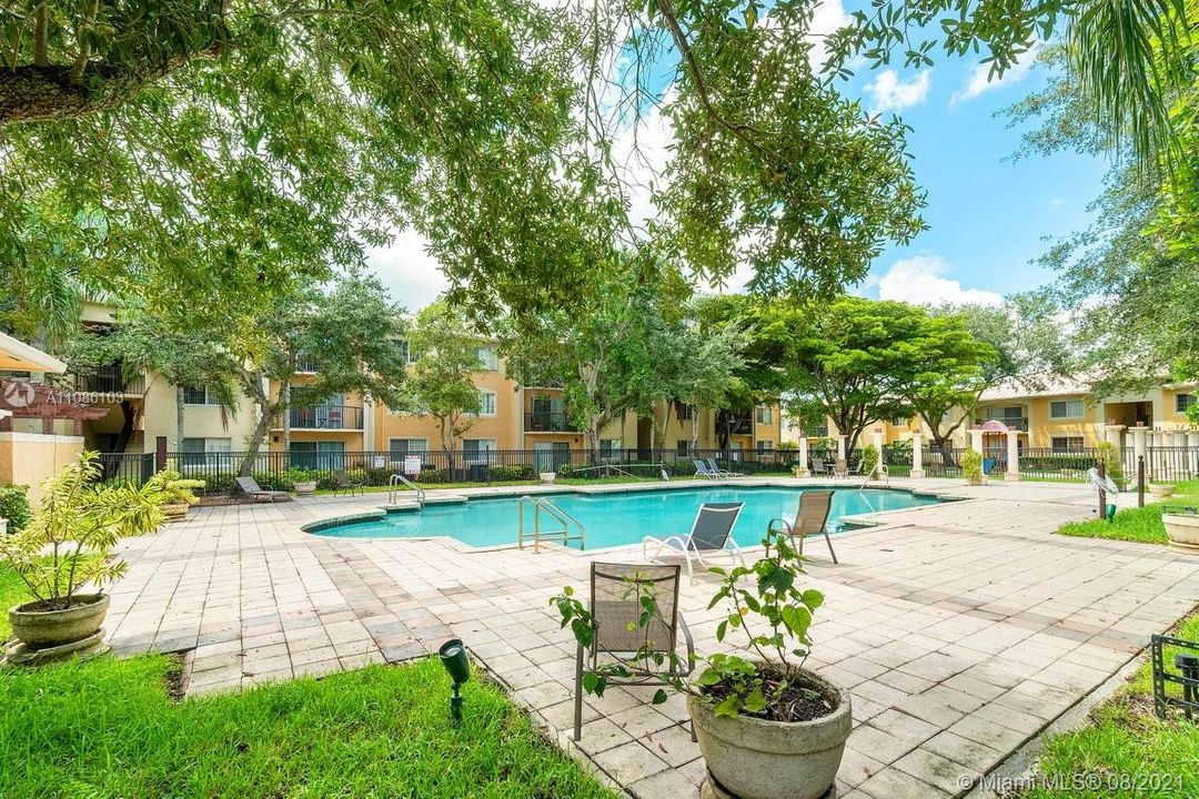 Recently Sold: $240,000 (4 beds, 2 baths, 1464 Square Feet)