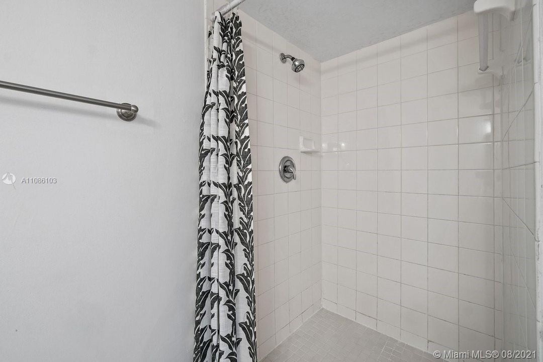 Recently Sold: $240,000 (4 beds, 2 baths, 1464 Square Feet)