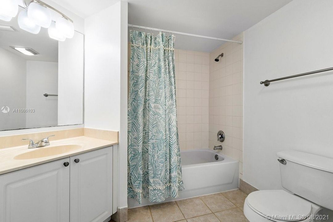 Recently Sold: $240,000 (4 beds, 2 baths, 1464 Square Feet)