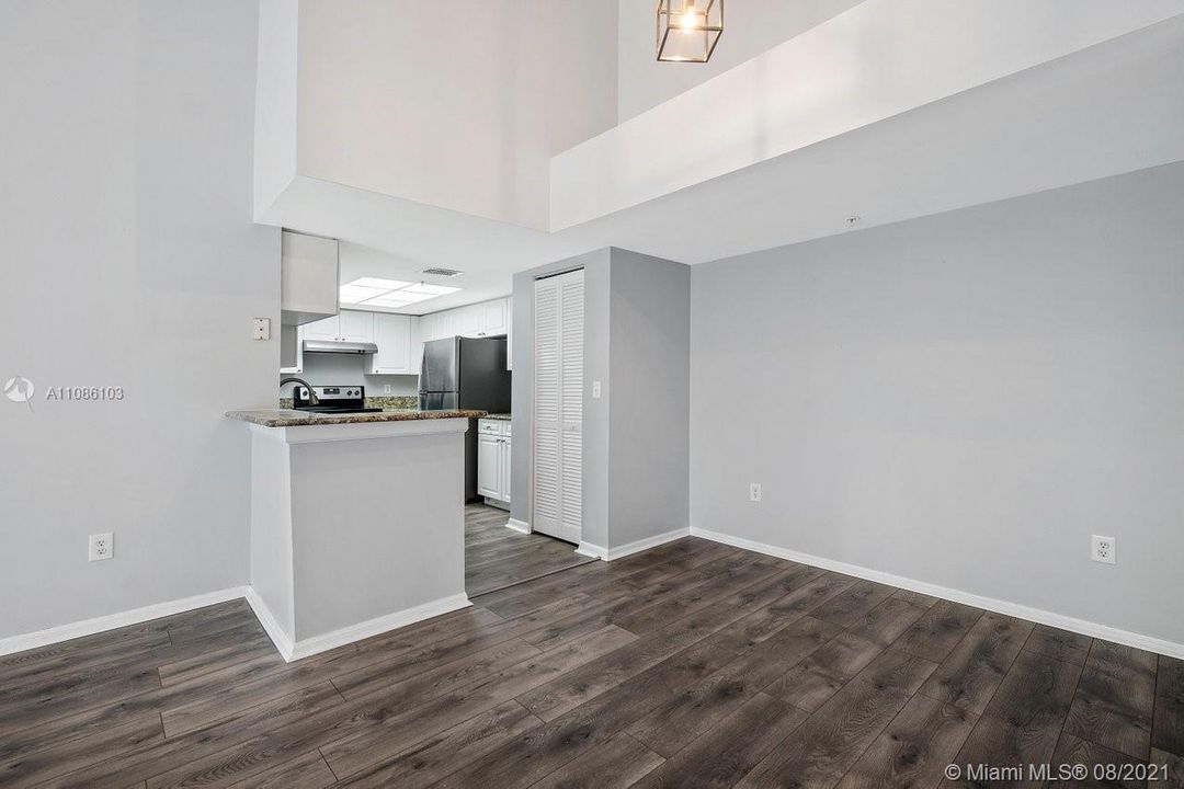 Recently Sold: $240,000 (4 beds, 2 baths, 1464 Square Feet)