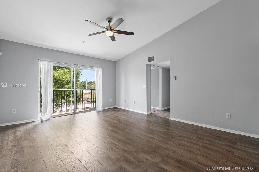 Recently Sold: $240,000 (4 beds, 2 baths, 1464 Square Feet)