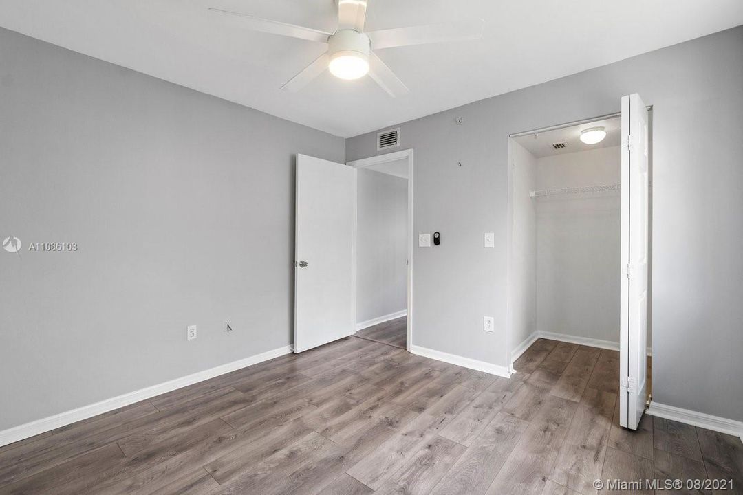 Recently Sold: $240,000 (4 beds, 2 baths, 1464 Square Feet)