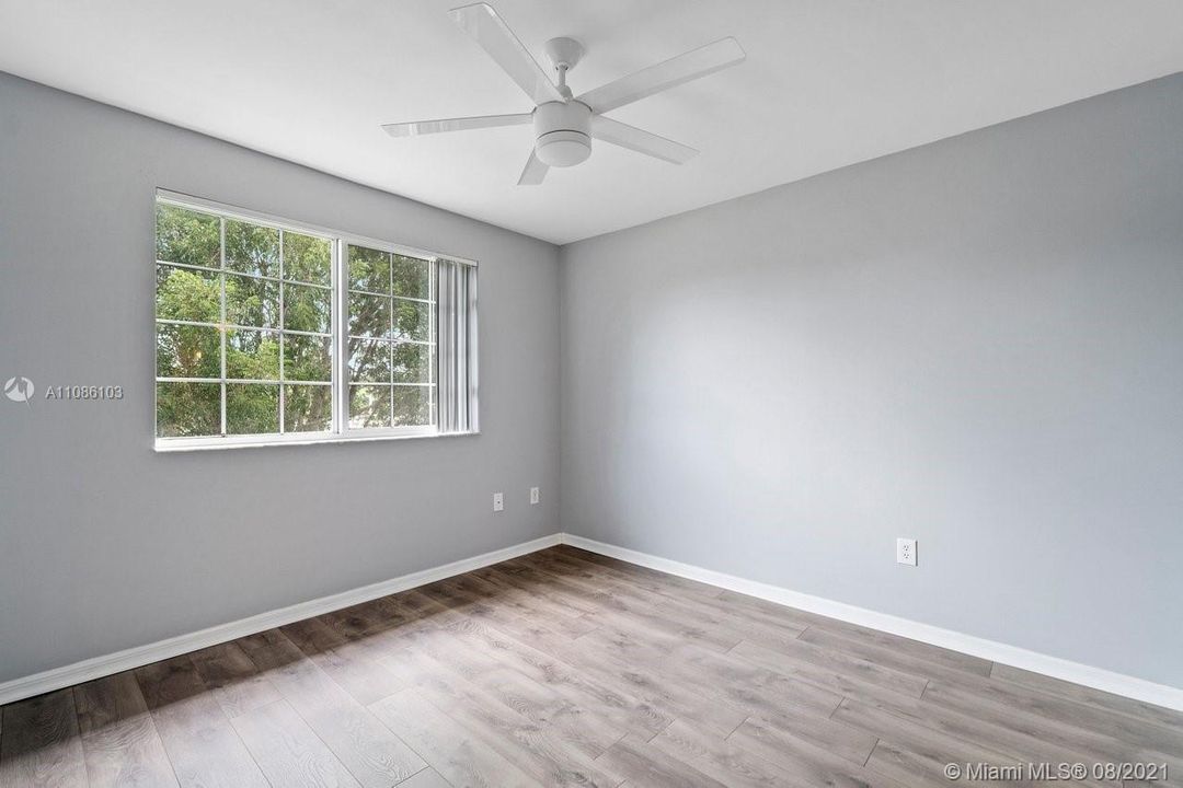 Recently Sold: $240,000 (4 beds, 2 baths, 1464 Square Feet)