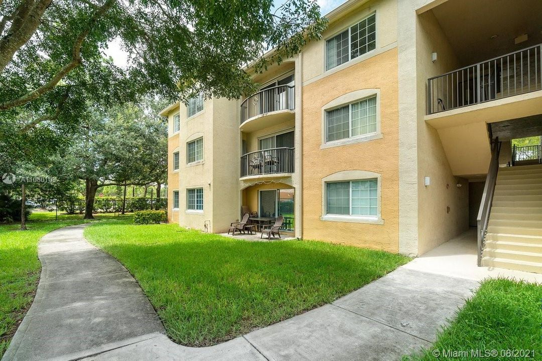 Recently Sold: $240,000 (4 beds, 2 baths, 1464 Square Feet)