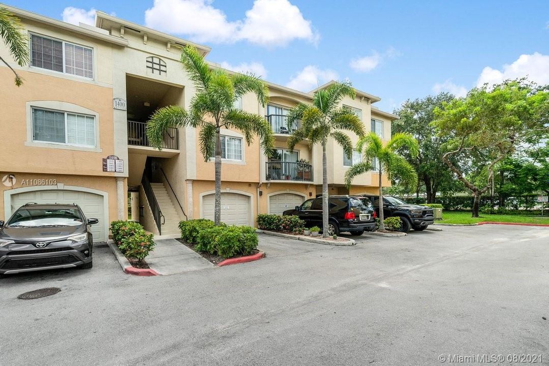 Recently Sold: $240,000 (4 beds, 2 baths, 1464 Square Feet)