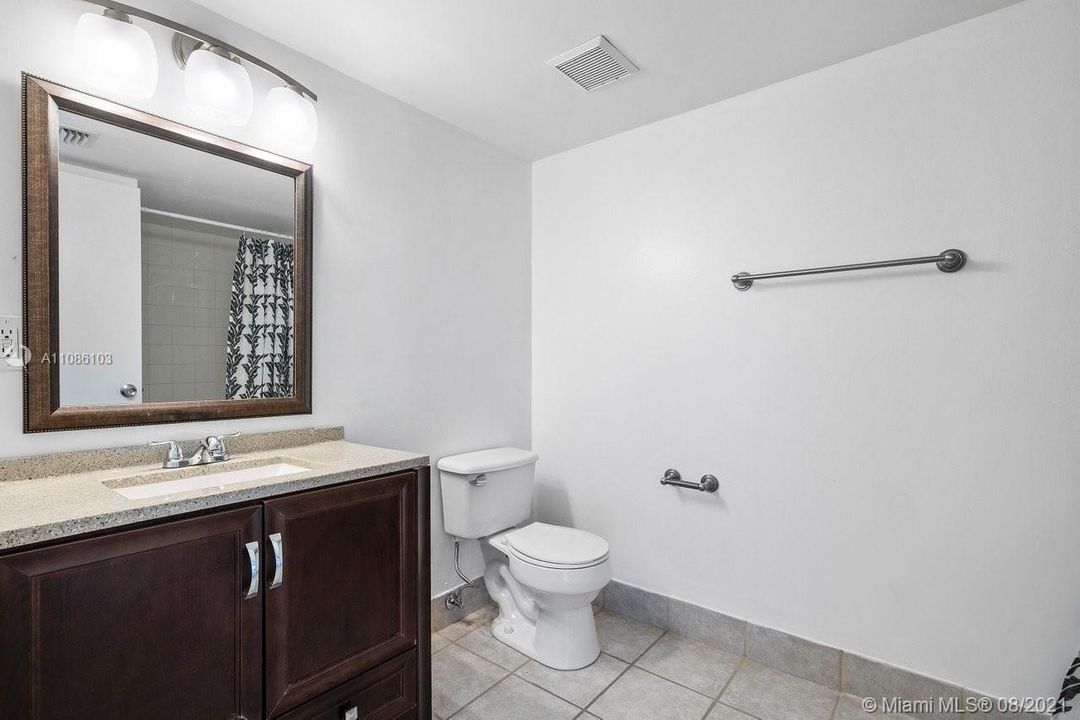 Recently Sold: $240,000 (4 beds, 2 baths, 1464 Square Feet)