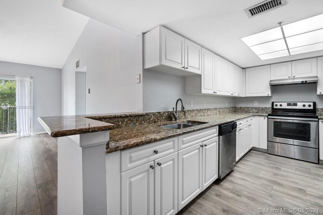 Recently Sold: $240,000 (4 beds, 2 baths, 1464 Square Feet)