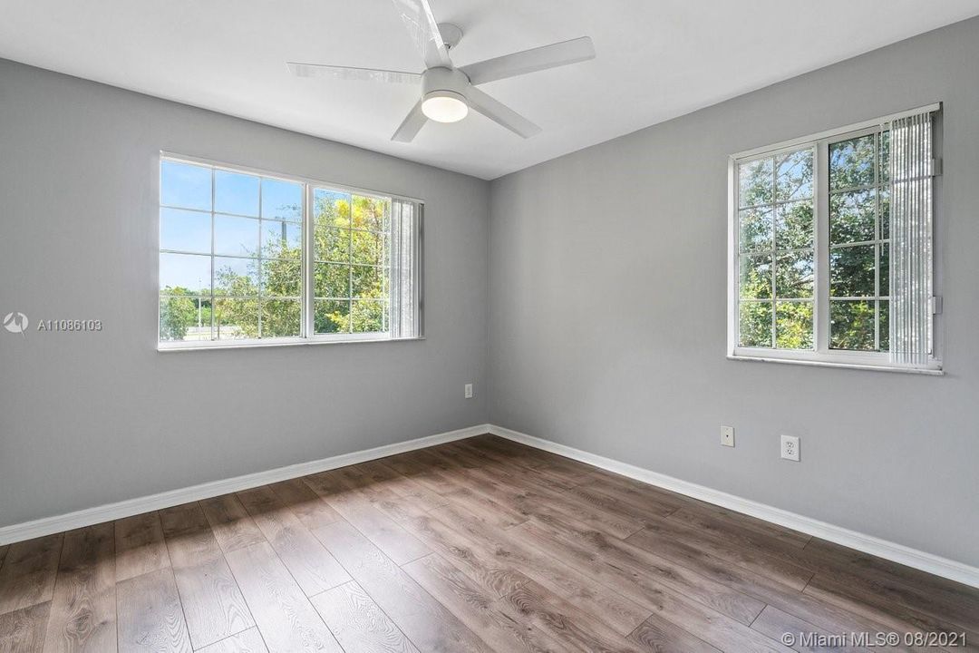 Recently Sold: $240,000 (4 beds, 2 baths, 1464 Square Feet)