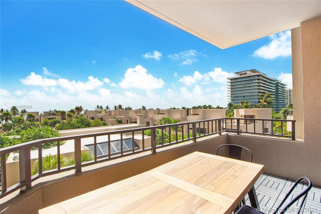 Recently Sold: $1,295,000 (3 beds, 2 baths, 1541 Square Feet)