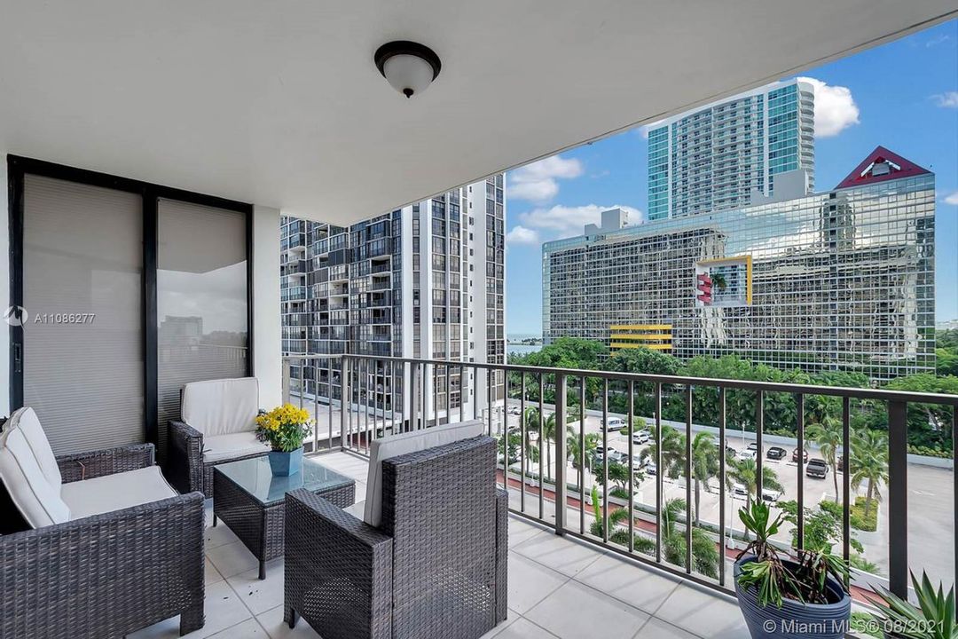 Recently Sold: $650,000 (2 beds, 2 baths, 1615 Square Feet)