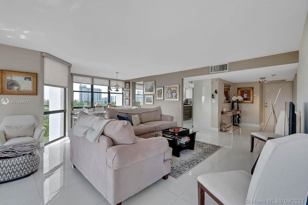 Recently Sold: $650,000 (2 beds, 2 baths, 1615 Square Feet)