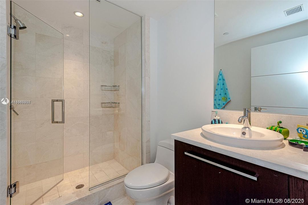 最近租的: $15,000 (4 贝兹, 4 浴室, 2485 平方英尺)