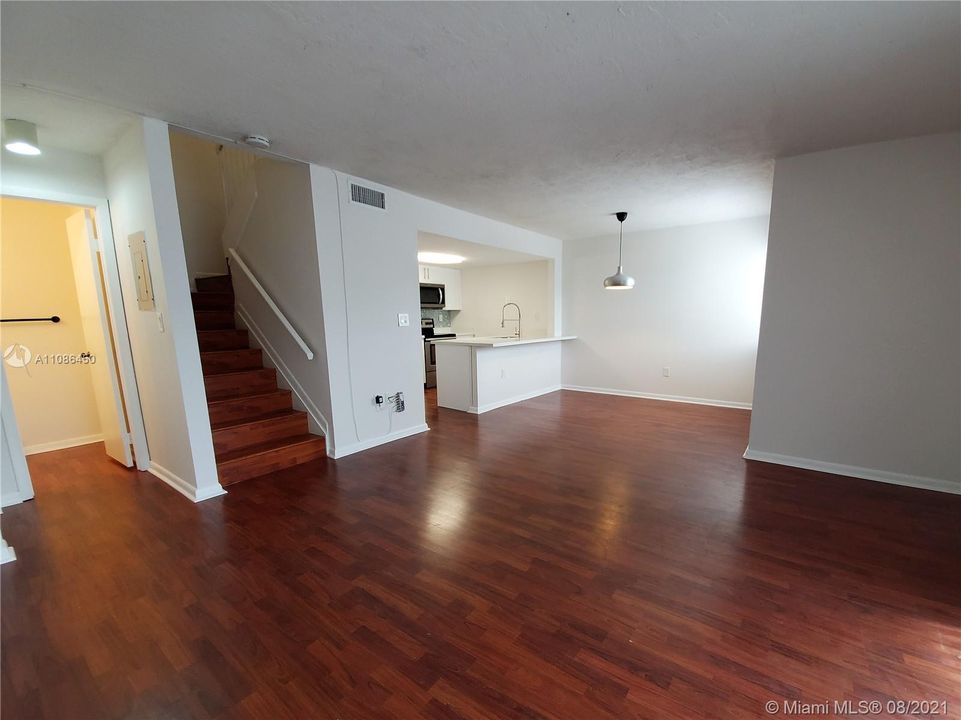 Recientemente alquilado: $2,100 (2 camas, 2 baños, 1000 Pies cuadrados)