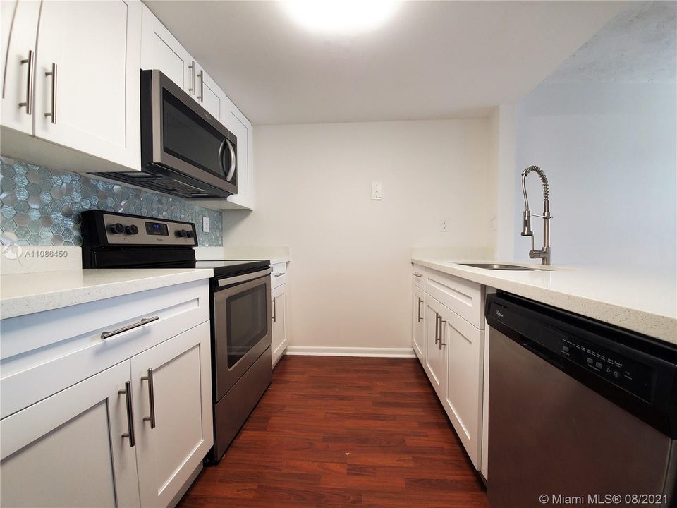 Recientemente alquilado: $2,100 (2 camas, 2 baños, 1000 Pies cuadrados)