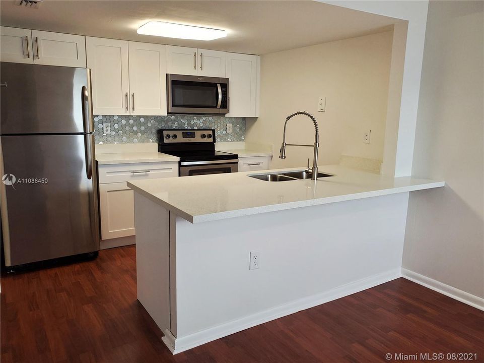 Recientemente alquilado: $2,100 (2 camas, 2 baños, 1000 Pies cuadrados)