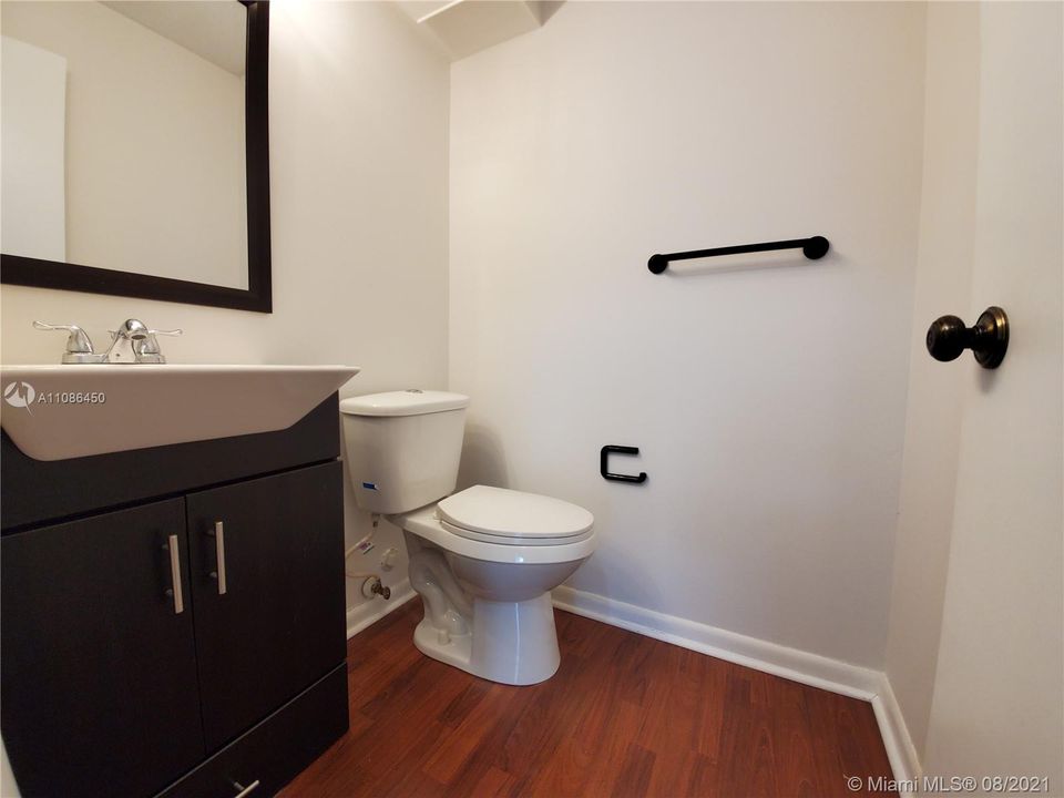 Recientemente alquilado: $2,100 (2 camas, 2 baños, 1000 Pies cuadrados)