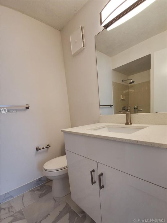 Recientemente alquilado: $2,100 (2 camas, 2 baños, 1000 Pies cuadrados)