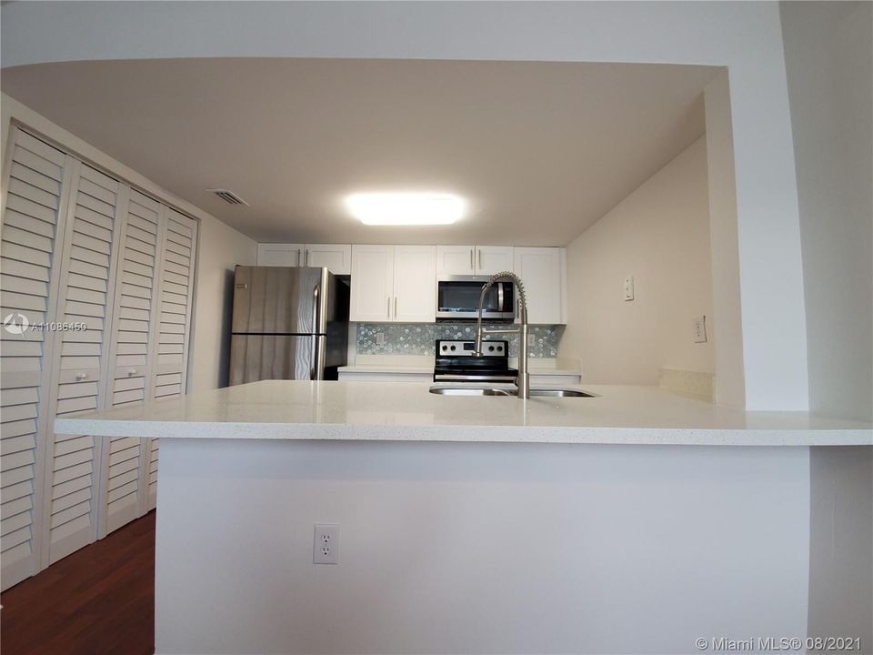 Recientemente alquilado: $2,100 (2 camas, 2 baños, 1000 Pies cuadrados)