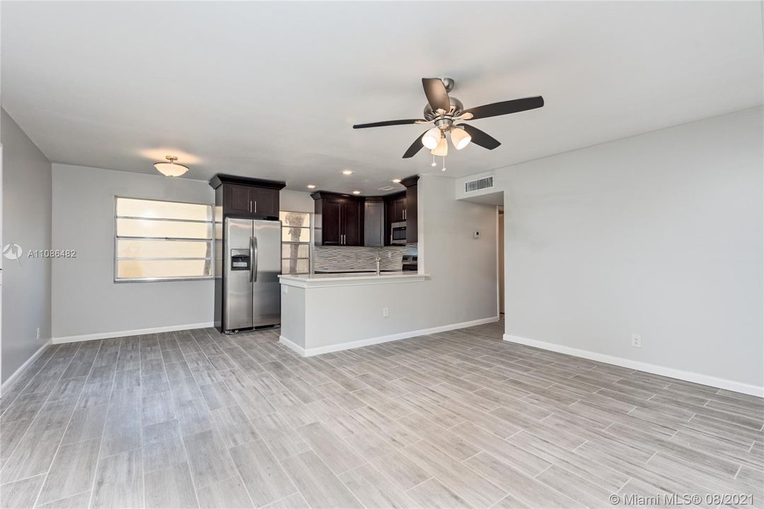 Recently Sold: $119,000 (2 beds, 2 baths, 907 Square Feet)