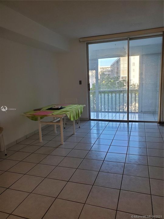 Recently Sold: $150,000 (1 beds, 1 baths, 772 Square Feet)