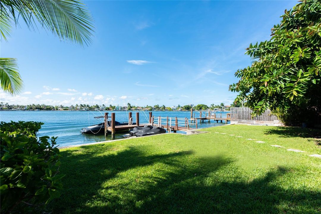 Recently Sold: $4,500,000 (4 beds, 3 baths, 2523 Square Feet)