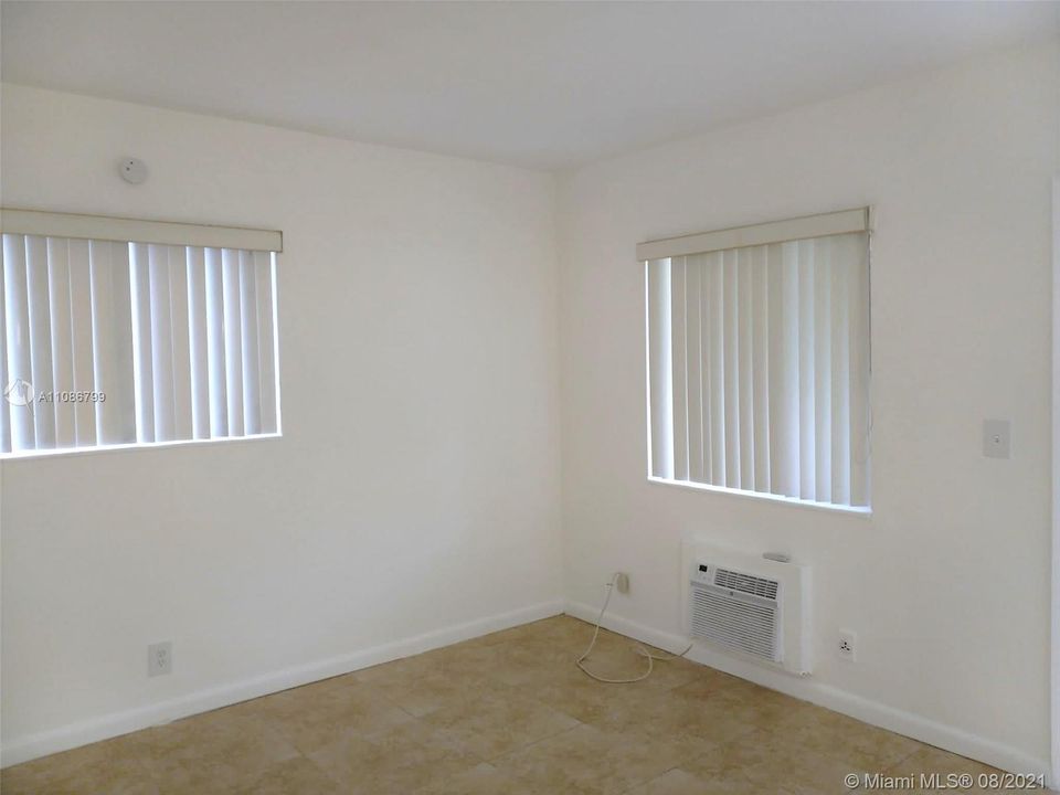 Recientemente alquilado: $1,200 (1 camas, 1 baños, 3144 Pies cuadrados)