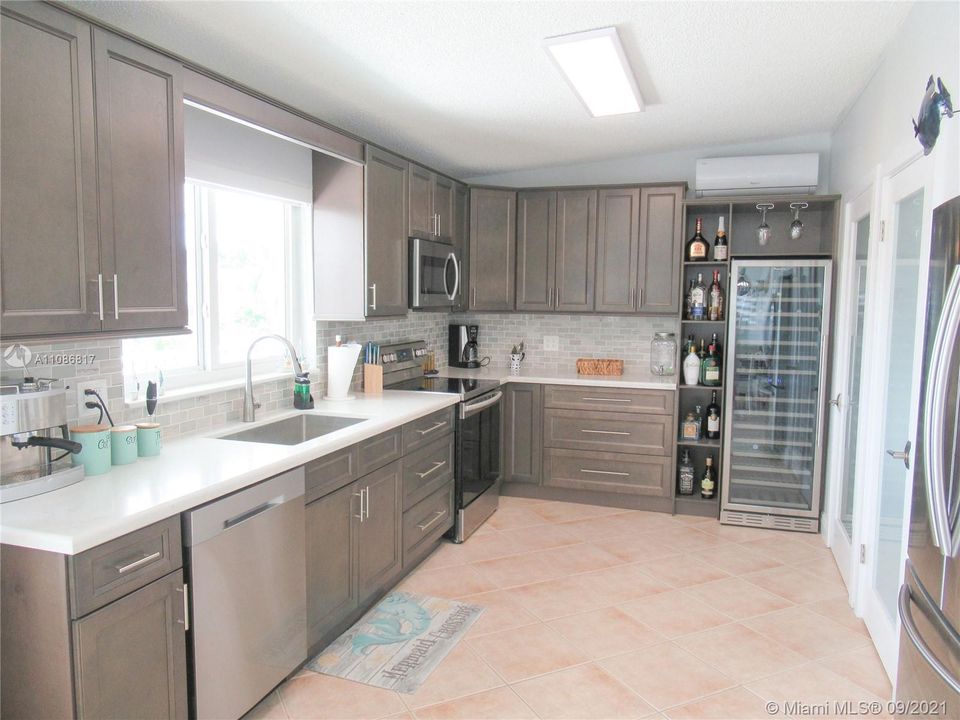 Recently Sold: $1,379,000 (2 beds, 2 baths, 1071 Square Feet)