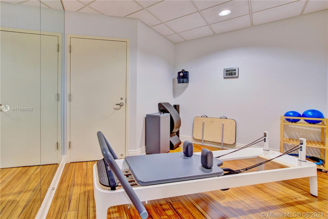 Recently Rented: $2,700 (1 beds, 1 baths, 907 Square Feet)