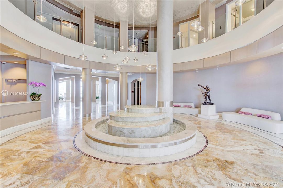 Recently Rented: $2,700 (1 beds, 1 baths, 907 Square Feet)