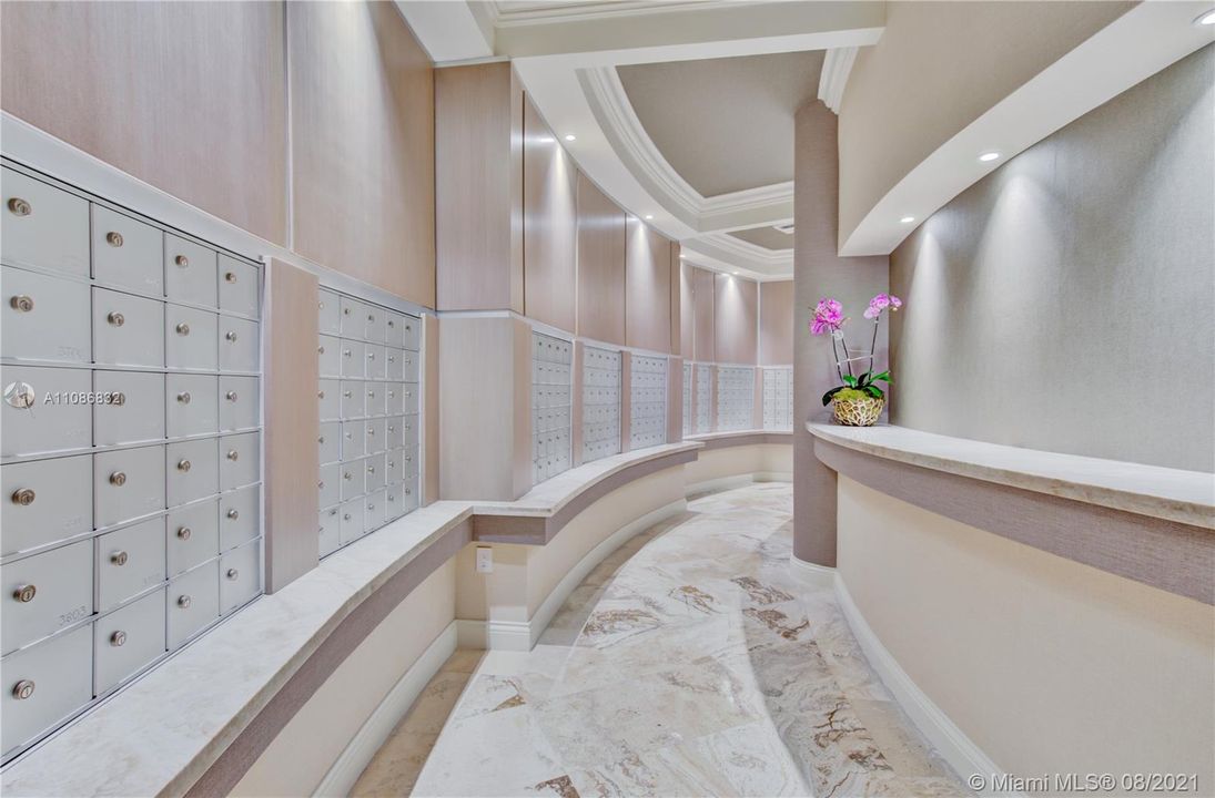 Recently Rented: $2,700 (1 beds, 1 baths, 907 Square Feet)