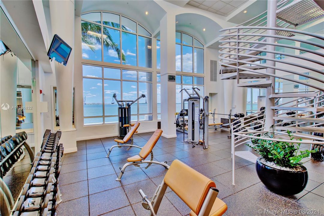 Recently Rented: $2,700 (1 beds, 1 baths, 907 Square Feet)