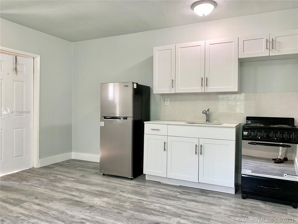 Recently Rented: $1,150 (1 beds, 1 baths, 700 Square Feet)