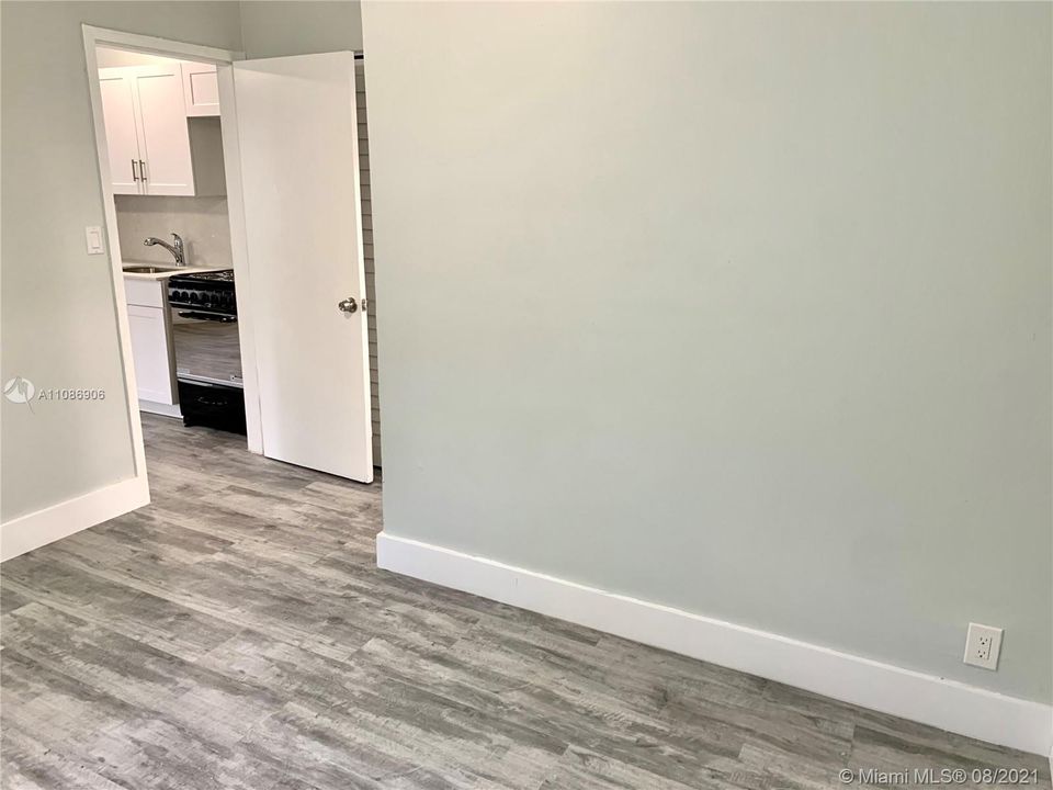 Recently Rented: $1,150 (1 beds, 1 baths, 700 Square Feet)