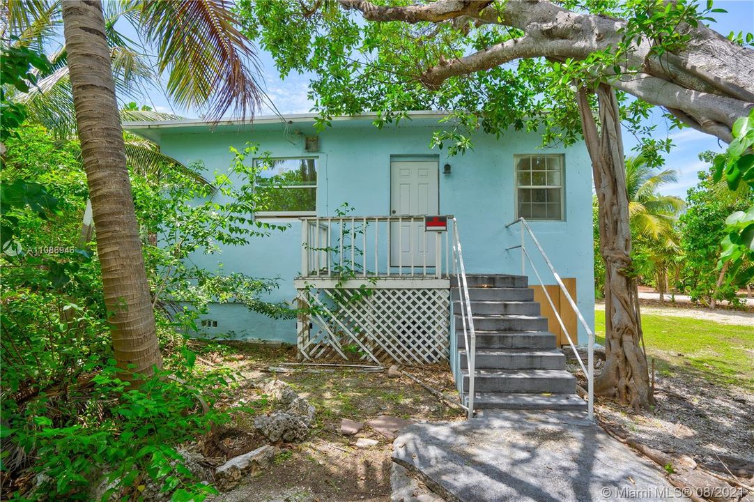 Recently Sold: $779,900 (6 beds, 5 baths, 3084 Square Feet)