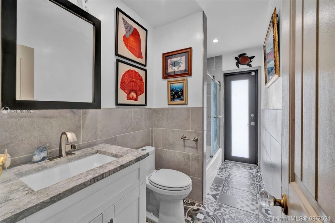 最近售出: $659,900 (3 贝兹, 2 浴室, 2274 平方英尺)