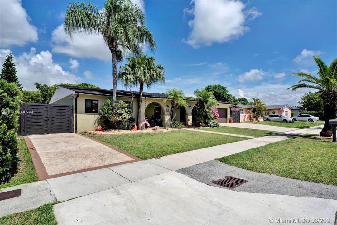 Recently Sold: $659,900 (3 beds, 2 baths, 2274 Square Feet)