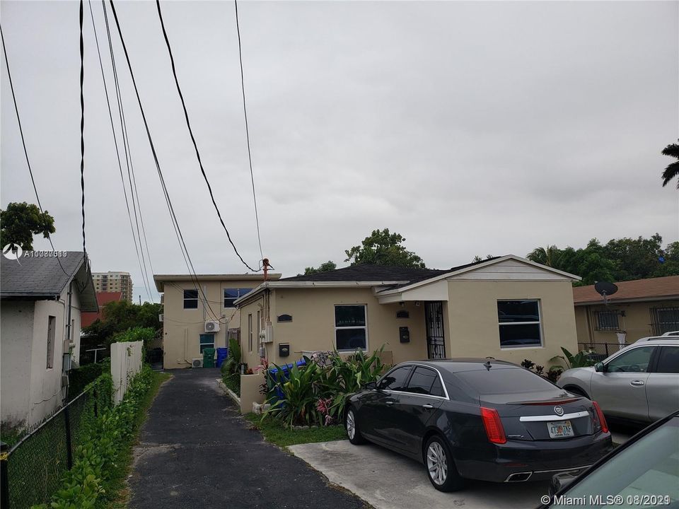 最近租的: $1,299 (1 贝兹, 1 浴室, 2324 平方英尺)