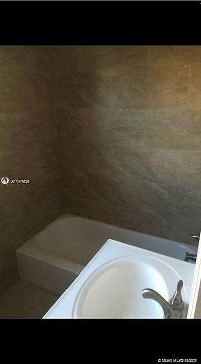 最近租的: $1,299 (1 贝兹, 1 浴室, 2324 平方英尺)