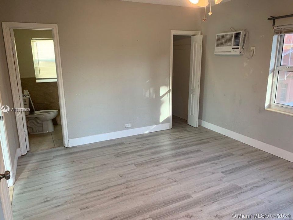 最近租的: $1,299 (1 贝兹, 1 浴室, 2324 平方英尺)