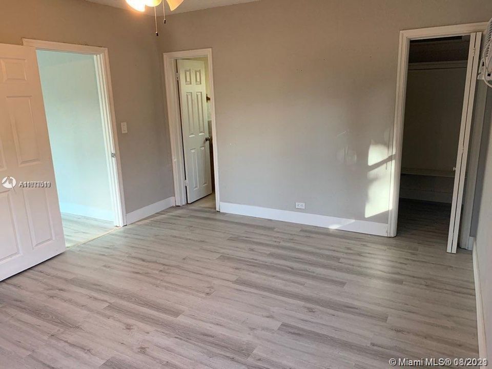 最近租的: $1,299 (1 贝兹, 1 浴室, 2324 平方英尺)