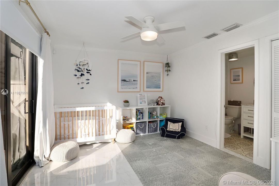 Recently Sold: $1,100,000 (3 beds, 2 baths, 1596 Square Feet)