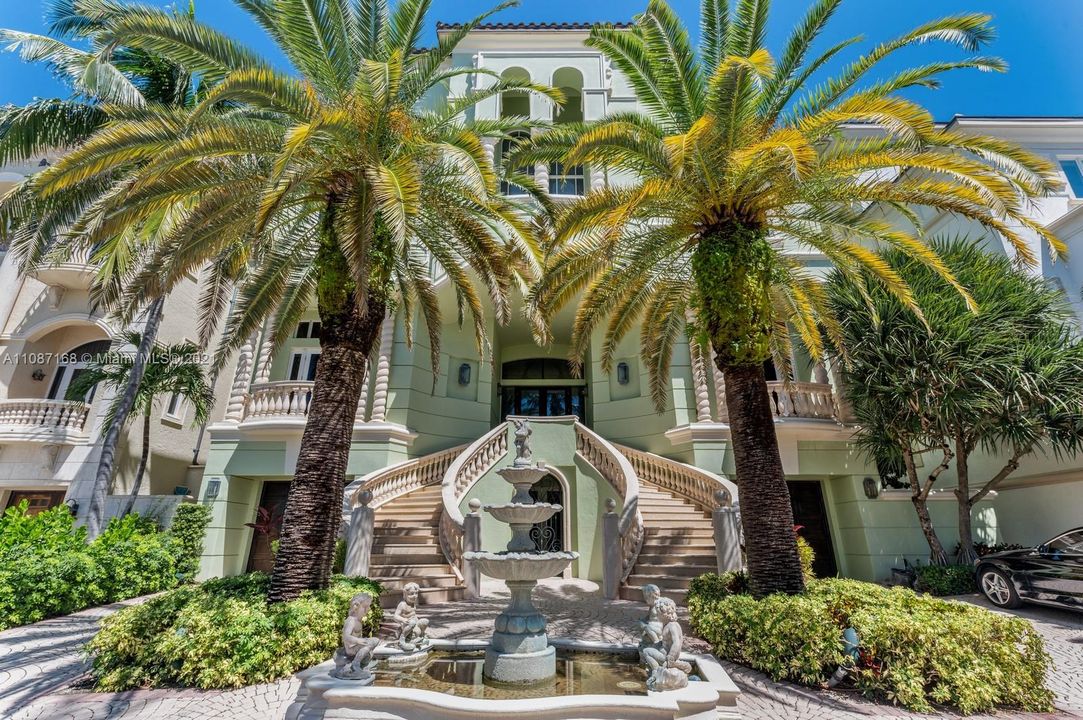 Recently Sold: $12,300,000 (5 beds, 8 baths, 8249 Square Feet)