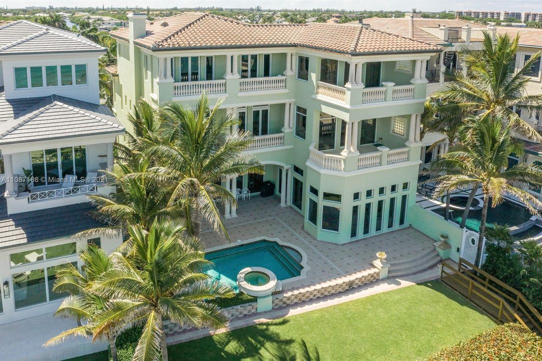 Recently Sold: $12,300,000 (5 beds, 8 baths, 8249 Square Feet)