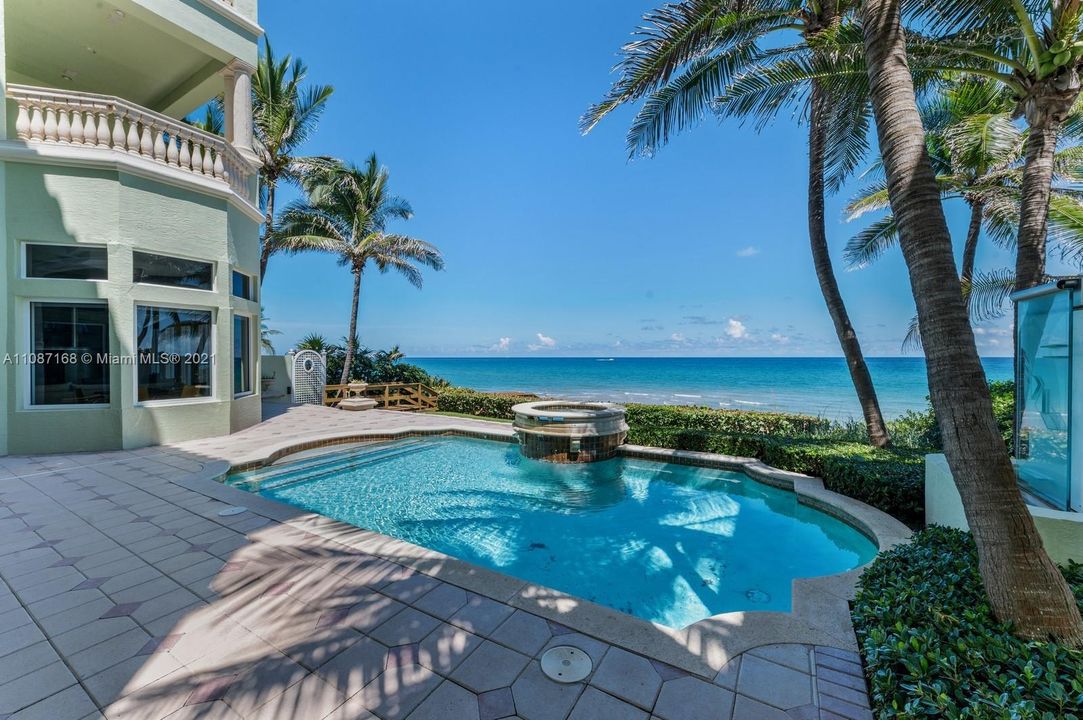 Recently Sold: $12,300,000 (5 beds, 8 baths, 8249 Square Feet)