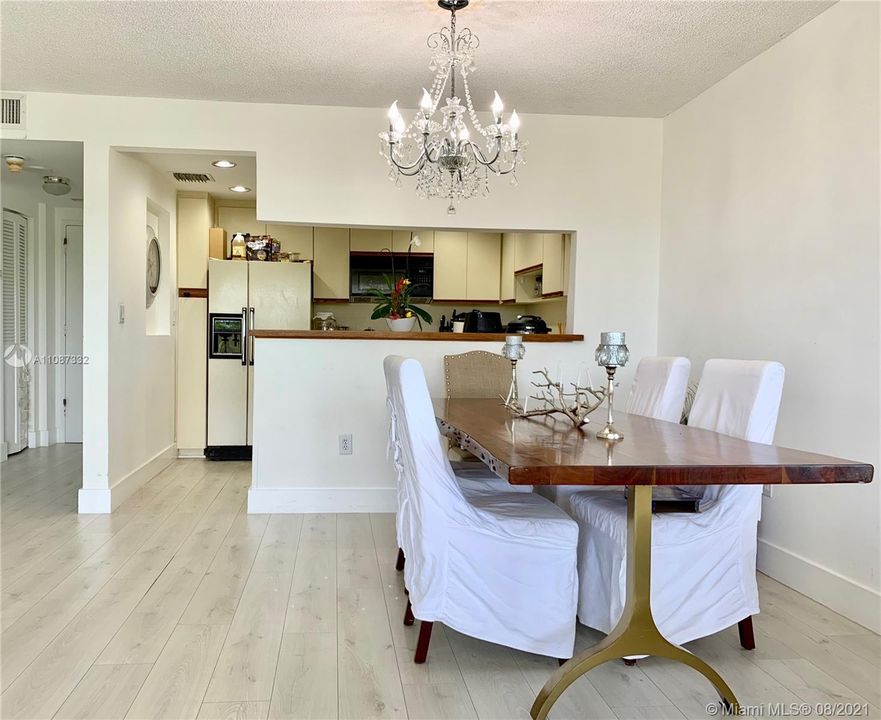 Recently Sold: $577,000 (1 beds, 1 baths, 840 Square Feet)