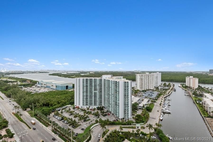 Recently Sold: $1,950,000 (3 beds, 3 baths, 2558 Square Feet)