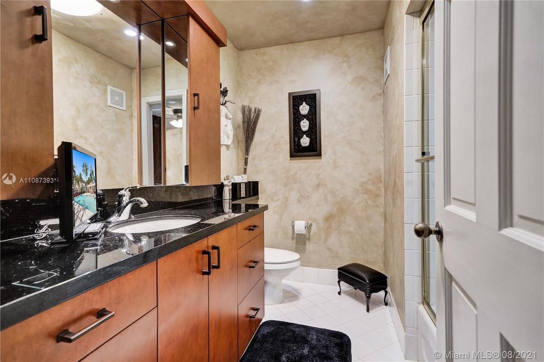 最近售出: $415,000 (4 贝兹, 2 浴室, 1728 平方英尺)